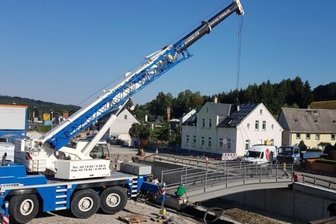 Neue Ufermauern schützen Rodewisch vor Hochwasser - Im Juli 2018 wurde die neue Fußgängerbrücke in Rodewisch fertig gestellt.