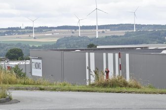 Neue Verträge: Reichenbacher Vliesstoffhersteller Tenowo bekommt Standortgarantien bis 2056 - Bei Tenowo Reichenbach werden wasserstrahlverfestigte Vliesstoffe hergestellt.