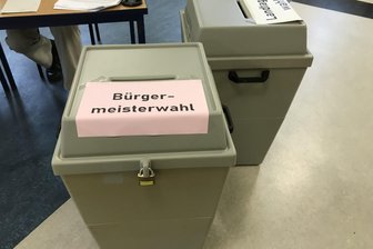 Neue Wahltermine in Pöhl: Bürgermeisterin muss für Terminverschiebung bezahlen - Die Bürgermeisterwahl in Pöhl ist von Pleiten, Pech und Pannen begleitet. Hat der Kreis Informationen zurückgehalten? Nächster geplanter Urnengang: am 19. April 2020. 