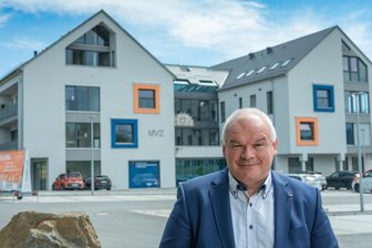 Neue Wege gegen den Ärztemangel - Michael Kosel ist Aufsichtsratsvorsitzender und Generalbevollmächtigter der Kölner Genossenschaft MVZ Der Arzt. Sein Vorzeigeobjekt: die 20 Millionen Euro teure Poliklinik in Marienberg.