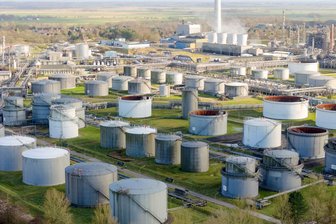 Neue Wege und Reserven: Ölmarkt trotzt der Krise - Relative Preisstabilität beim Öl - wenn auch auf hohem Niveau. 
