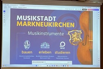 Neue Werbetafeln: Markneukirchen verzichtet auf Geige - Erster Entwurf für neue Markneukirchen-Werbetafeln. Klar ist: Die Geige soll nicht drauf.