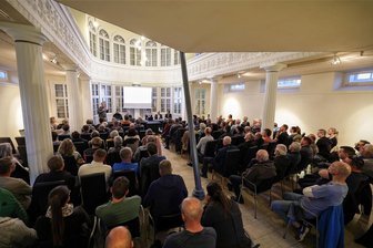 Neue Windräder bei Waldenburg: Alt-Bürgermeister bekommt für Appell an Stadräte großen Applaus - Rund 100 Besucher waren am Mittwochabend zur Einwohnerversammlung in das Veranstaltungszentrum „Kirche Franken“ gekommen.