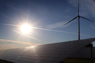Neue Windräder, neue Solarparks - wohin geht die ganze Energie in Mittelsachsen? - Windkraft- und Solaranlagen entstehen gerade in vielen Gemeinden Mittelsachsens und des Erzgebirges. (Symbolfoto)
