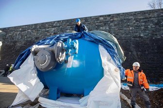 Neue XXL-Ventile für die Talsperre Pirk - Das erste sogenannte Ringkolbenventil wurde am Freitag angeliefert.
