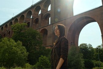 Neue ZDF-Anwalt-Serie spielt im Vogtland: Alles was Sie über "Mandat für Mai" wissen müssen - Die Berliner Rechtsanwältin Mai Gardner (Julia Hartmann) kommt für einen Termin ins Vogtland. Dort ist alles anders als in der Großstadt.