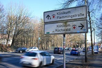 Neue Zufahrt an Chemnitzer Krankenhaus: Schneller rein und raus, wenn‘s um Sekunden geht - Die viel befahrene Leipziger Straße ist einer der wichtigsten Wege zum Klinikum Chemnitz.