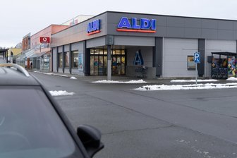 Neuer Aldi-Markt im Erzgebirge erneut umstrittenes Thema im Stadtrat - Eine der zwei Aldi-Filialen in der Kreisstadt befindet sich am Erzgebirgscenter. Der Discounter will diesen Standort aufgeben und an anderer Stelle neu bauen.