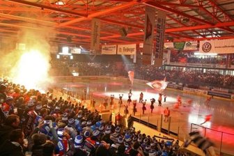 Neuer Anlauf für Eishockey-Länderspiel in Crimmitschau im April 2021 - Für das Eishockey-Länderspiel im Kunsteisstadion im Sahnpark in Crimmitschau gibt es einen neuen Termin.