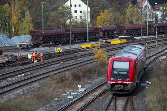 Neuer Anlauf für Franken-Sachsen-Magistrale: Hofer Oberbürgermeisterin zu Gesprächen in Berlin - Die Franken-Sachsen-Magistrale von Nürnberg nach Dresden ist im bayerischen Abschnitt immer noch nicht elektrifiziert.