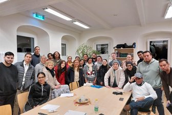 Neuer Anlaufpunkt für Ausländer in Burgstädt: Zum Stadtadvent stellen sie sich vor - In der Diakonie in Burgstädt hat sich erstmals die Gruppe junger Migranten in Burgstädt getroffen.