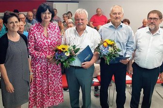 Neuer Aufsichtsrat für AWG Plauen - AWG-Chefin Carolin Wolf, Verbandsdirektorin Mirjam Philipp, Rolf Schäfer, Klaus Roth und Vorstand Günter Schneider.