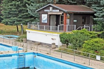 Neuer Ausschuss für Rettung des 04-Bades im Gespräch - Im 04-Bad in Zwickau-Pölbitz müsste viel gemacht werden - die Anlagen gelten als völlig marode.