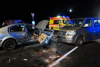 Neuer Autobahnzubringer Schneeberg: Unfall mit mehreren Verletzten - VW und Skoda kolliderten am Montagabend auf neuem Autobahnzubringer Schneeberg.