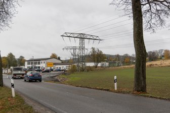 Neuer Batteriespeicher entsteht in Dorf im Erzgebirge: Baustart für Millionenprojekt geplant - Der Batteriespeicher ist nahe der Scheibenberger Straße vorgesehen. Es wird ein Baustart noch 2025 angestrebt.