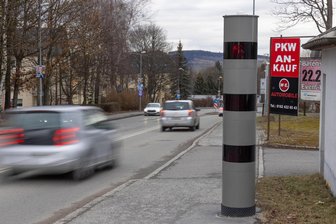 Neuer Blitzer im Erzgebirge: Ab sofort gibt’s teure Fotos - Der neue Blitzer an der B 95 Annaberg-Buchholz ist seit Montag in Betrieb.