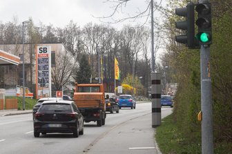 Neuer Blitzer im Erzgebirge: Kreisstadt zieht erste Bilanz - Der neue Blitzer auf der B 95 in Annaberg-Buchholz ist seit Ende Februar aktiv.