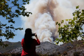 Neuer Brand in Kalifornien breitet sich rasant aus - Die Feuerwehr kämpft gegen mehrere Brände im Süden Kaliforniens.