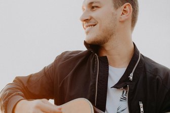 Neuer Chemnitz-Song soll Lust auf die Stadt machen - Singer/Songwriter Falk Eidner macht seit 2024 Musik.