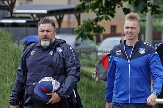 Neuer Co-Trainer des VfB Empor: Kreuzbandriss bereitete der Spielerkarriere ein Ende - Am Samstag gegen die A-Junioren des Chemnitzer FC betreuten Cheftrainer Steve Dieske (links) und sein Assistent Benjamin Brückner erstmals gemeinsam das Team des VfB Empor Glauchau. 