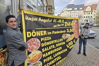 Neuer Döner-Laden in Werdau startet mit Aktionswoche - Inhaber Haci Isik und sein Neffe Mutalip Kaya eröffnen den neuen Dönerladen an der August-Bebel-Straße in Werdau mit einer Aktionswoche. Dafür wurden die Räumlichkeiten entsprechend hergerichtet.