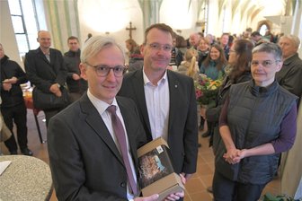 Neuer Dompfarrer in Freiberg prangert unbarmherzigen Umgang mit Bürgermeister an - Dr. Gunnar Wiegand (von links) – hier mit Freibergs Oberbürgermeister Sven Krüger (parteilos) und Superintendentin Hiltrud Anacker – ist am Dienstag als neuer Pfarrer am Dom St. Marien zu Freiberg eingeführt worden. Der Festgottesdienst vereinte die sechs Kirchgemeinden im Kirchgemeindebund Freiberg.