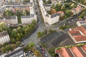 Neuer Einkaufsmarkt mit Kreisverkehr in Plauen: Edeka reicht Bauantrag ein - Derzeit wird der Verkehr am Knotenpunkt Reißiger Straße/Martin-Luther-Straße/Lessingstraße noch über eine Doppelampel gesteuert.