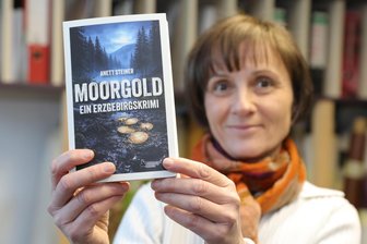 Neuer Erzgebirgskrimi führt an die deutsch-böhmische Grenze – und in eine dunkle Vergangenheit - Autorin Anett Steiner hat ihren 7. Erzgebirgskrimi herausgebracht: „Moorgold“.