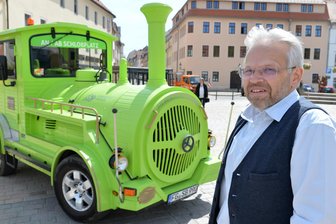 Neuer Fahrer steuert die Silberstadtbahn durch Freiberg – mit Humor und Ortskenntnis - Die Silberstadtbahn in Freiberg hat einen neuen Fahrer: Bodo Richter.