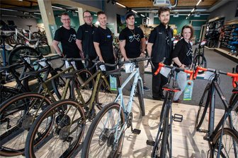 Neuer Fahrradladen in Plauen eröffnet - Es kann losgehen: Das neue Team im Multicycle-Geschäft in Plauen hat am Freitag die ersten Kunden begrüßt.