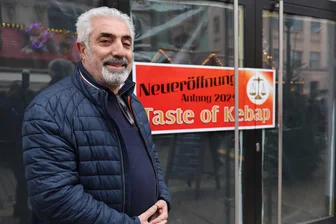 Neuer Grill am Zwickauer Hauptmarkt: Wann es den ersten Kebap geben soll - Mehmet Kaplan aus Lichtenstein will bald sein Kebap-Lokal in Zwickau eröffnen.