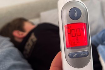 Neuer Grippe-Höchststand in Sachsen – auch bei den Todesfällen - Fieber ist ein Zeichen für eine Grippeerkrankung.