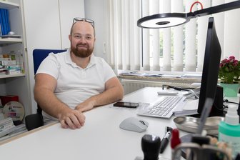 Neuer Hausarzt: Von der Truppe in die Praxis im Erzgebirge - Denny Kröhnert ist neuer Hausarzt in der Praxis am Rathausplatz in Thum.