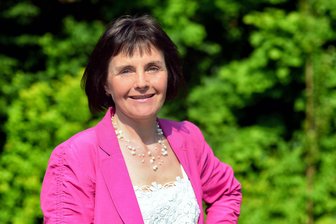 Neuer Inselkrimi: Warum eine Vogtländerin auf Rügen mordet - Maren Schwarz präsentiert ihren sechsten Krimi aus der Rügen-Reihe: „Inselschwur“.