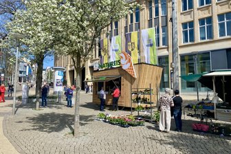 Neuer Kiosk am Plauener Postplatz geht an den Start - Das „Regionalware"-Verkaufsmobil auf dem Plauener Postplatz hat ab sofort wetterabhängig von Montag bis Samstag von 11 bis 17.30 Uhr geöffnet.