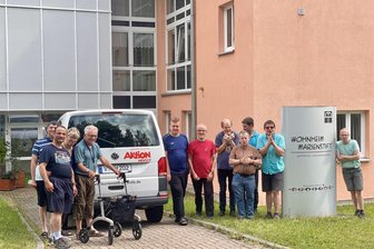 Neuer Kleinbus: Aktion Mensch unterstützt Marienstift in Oelsnitz - Die Bewohner des Marienstift-Wohnheims in Oelsnitz freuen sich über einen neuen Kleinbus.