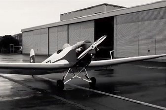 Neuer Kurzfilm erzählt Historie des "Volksflugzeugs" aus Erla - Diese 1934 gebaute Erla 5A ist wohl das einzige noch existierende Flugzeug der Erla-Werke. Der restaurierte Oldtimer fliegt in der Schweiz. 