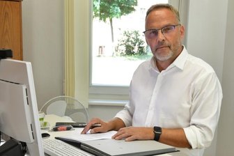 Neuer Landrat ist eingezogen - Der neue Landrat Dirk Neubauer hat von seinem Vorgänger die Grundausstattung des Büros im Freiberger Amt übernommen.