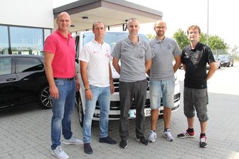 Neuer Leiter für "Die jungen Schwäne" - Auf dem Foto (v. l.): David Wagner (Sportdirektor), Joe Enochs (Cheftrainer 1. Mannschaft), Lars Hopp (sportl. Nachwuchsleiter), Markus Seiler (admin. Nachwuchsleiter), Mathias Arnold (Projektleiter NLZ)