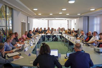 Neuer Lichtensteiner Stadtrat: Zwei Fraktionen kommen, zwei verschwinden - Am Montagabend traf sich der Lichtensteiner Stadtrat zu seiner konstituierenden Sitzung. Neun Männer und eine Frau sind neu im Gremium, ein AfD-Mandat konnte nicht besetzt werden.