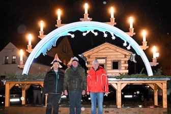 Neuer Lichterbogen im Vogtland wartet mit Überraschung auf - Heiko Eisel, Jürgen Söllner und Ralf Krause waren maßgeblich am Bau des neuen Schwibbogens beteiligt.