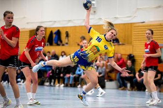 Neuer Marienberger Coach darf im Kellerduell der Handball-Sachsenliga jubeln - Obwohl Leah-Marie Hennig ein Tor verwehrt blieb, zeigte die junge HSV-Spielerinnen gegen Chemnitz viele gute Aktionen.