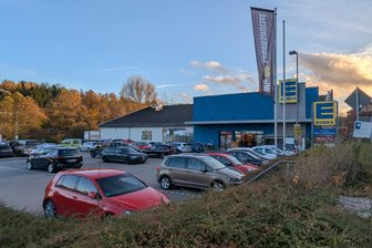 Neuer Markt in Adorf: Was Edeka dazu sagt und was nicht - Der Edeka-Markt an der Elsterstraße in Adorf wird durch einen Neubau ersetzt.