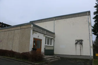 Neuer Nutzungsvertrag für Turnhalle Syrau beschlossen - Die Turnhalle in der Schulstraße in Syrau.