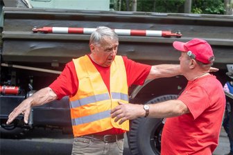 Neuer Ort für Reichenbacher Oldtimer-Show: Werner Poller öffnet alte Sternquell-Brauerei - Fuhr-Unternehmer und Museumschef: Werner Poller (links) öffnet seine heiligen Hallen.