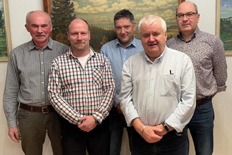 Neuer Ortschaftsrat in Coschütz nimmt Arbeit auf - Der neue Coschützer Ortschaftsrat besteht aus Lutz Kätzel, Marco Graubner, Stellvertreter Ronny Röder, Ortsvorsteher Andreas Oberlein, Thomas Müller (von links).