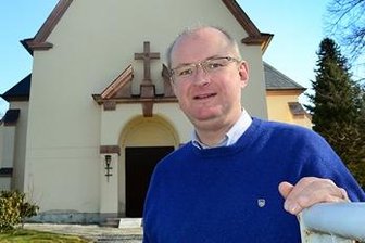 Neuer Pfarrer will frühmorgens und unter freiem Himmel predigen - 
