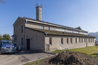 Neuer Plan für alte Halle im Erzgebirge: Wo Familien künftig für neuen Schwung sorgen - Die alte Turnhalle in Ehrenfriedersdorf soll ein multifunktionales Familienzentrum werden.