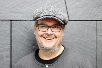 Manchmal etwas onkelig: MDR-Musikjournalist Jan Kubon erzählt in seinem Podcast "Iron East" vom Heavy Metal in der DDR.