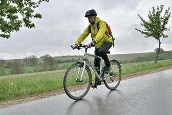 Neuer Radweg an der Lichtensteiner Straße in Mülsen eröffnet - Thomas Lein aus Lichtenstein nutzt den Radweg regelmäßig als Arbeitsweg.